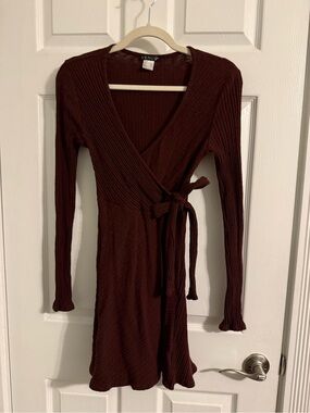 VENUS Long-Sleeve Ribbed Wrap Dress in Brown
